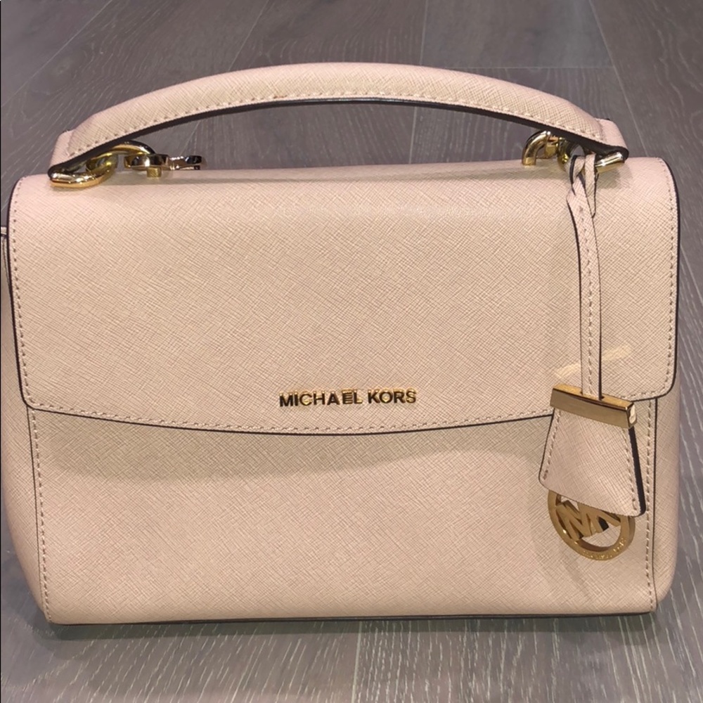 💋Authentic Michael Kors Saffiano Leather Purse